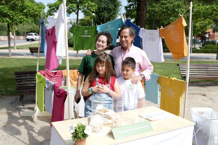 Día Mundial del Medio Ambiente - El alcalde García de Vinuesa junto con participantes del evento.