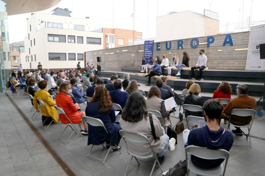 Vicealcalde Miguel Ángel Arranz y participantes. Celebración Día de Europa en el Centro de Arte – 2021