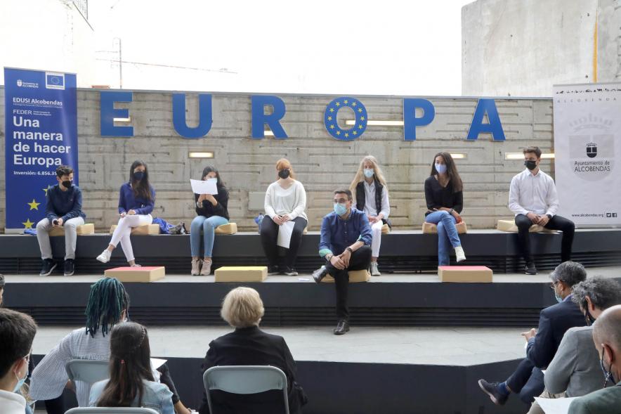 Vicealcalde Miguel Ángel Arranz y participantes. Celebración Día de Europa en el Centro de Arte – 2021