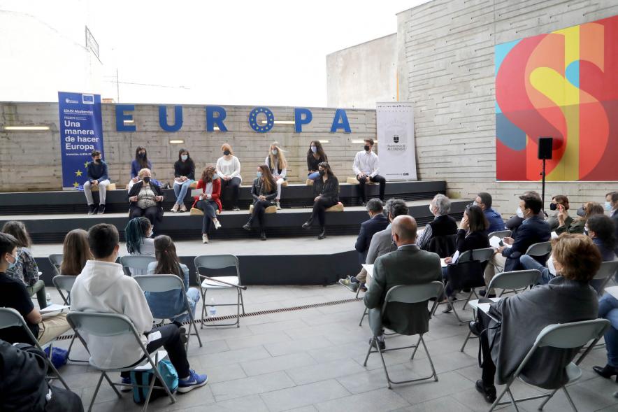 Concejala Ana Soto y participantes. Celebración Día de Europa en el Centro de Arte – 2021