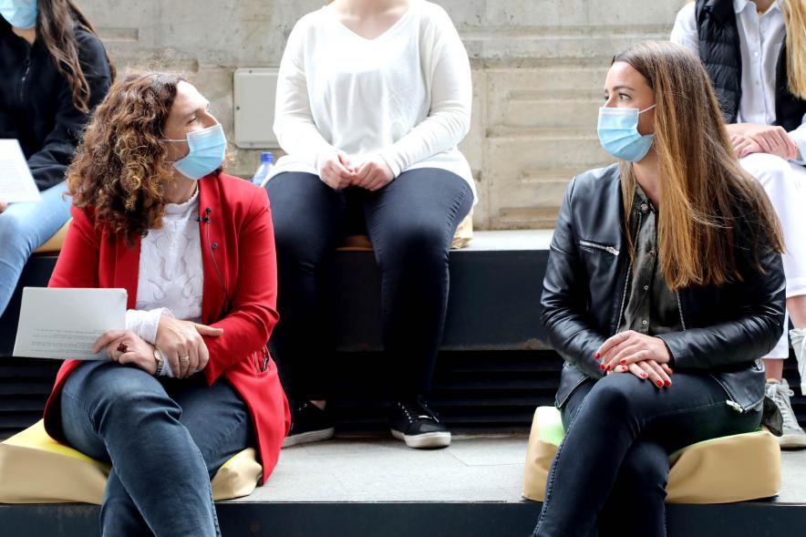 Concejala Ana Soto y participante. Celebración Día de Europa en el Centro de Arte – 2021