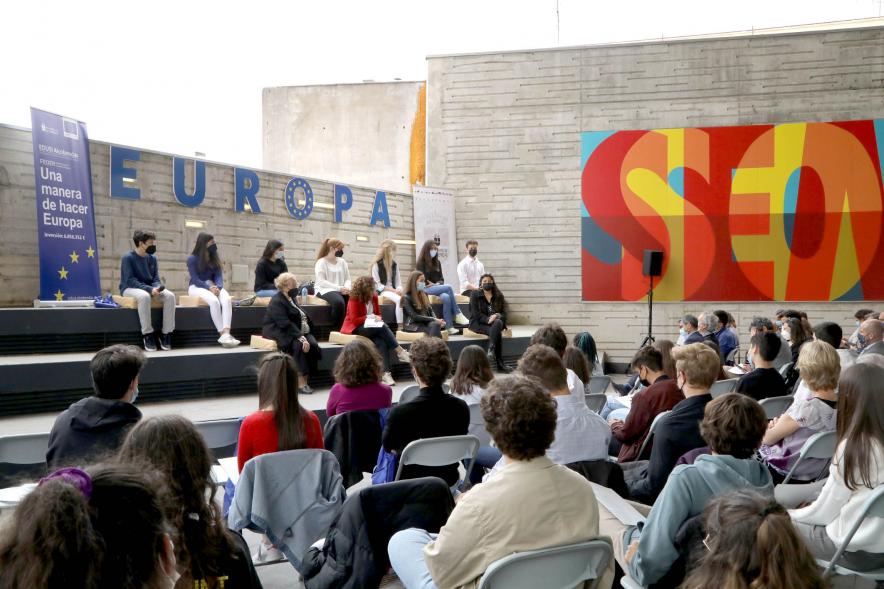 Concejala Ana Soto y participantes. Celebración Día de Europa en el Centro de Arte – 2021