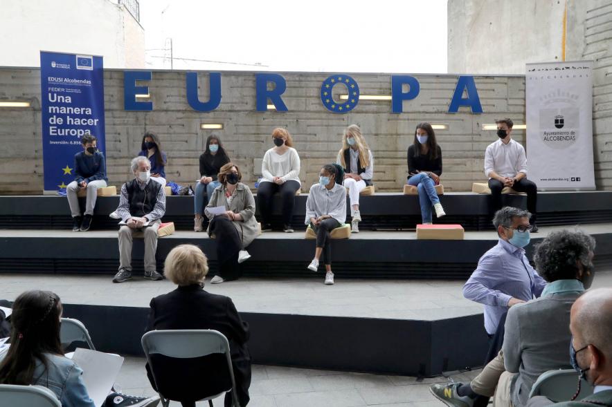 Concejala Rosario Tamayo y participantes. Celebración Día de Europa en el Centro de Arte – 2021