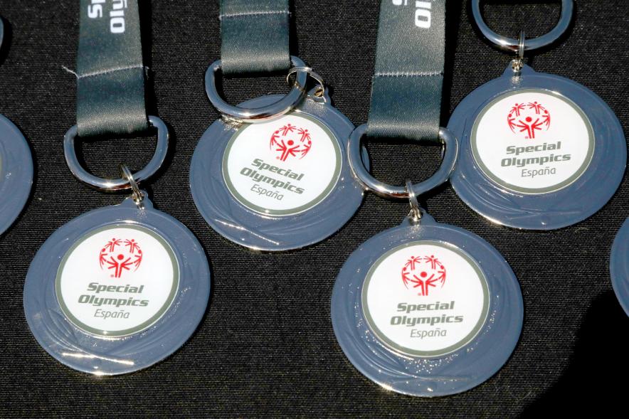 Jornada Inclusiva Día Mundial del Refugiado - Imagen de las medallas que recibirán los ganadores.