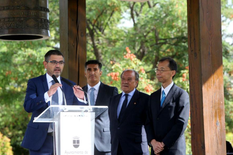 Alcalde Rafael Sanchez y participantes del evento. Día de la Paz 2019 