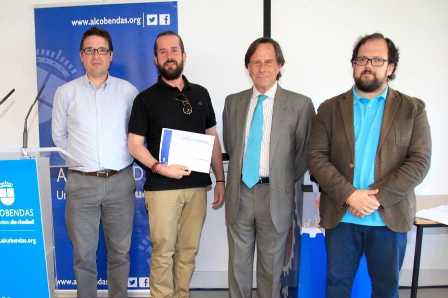 Entrega de Diplomas Curso de Formación para PYMES -  Las autoridades con los diplomados.