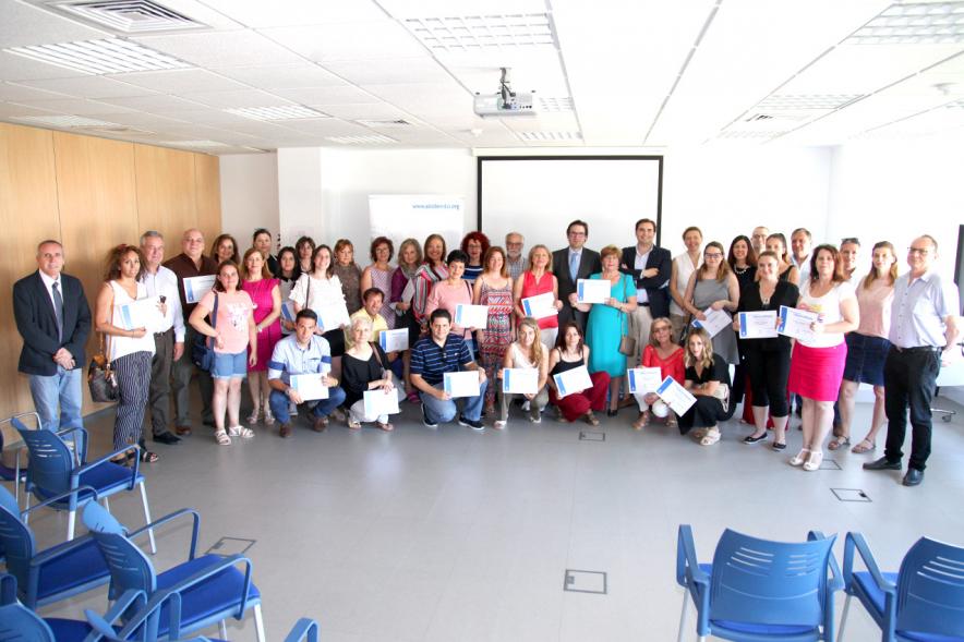 Entrega Diplomas Programa Formación Empresarial y Comercial -  Posado del concejal D. Agustín Martín , los alumnos y los docentes.
