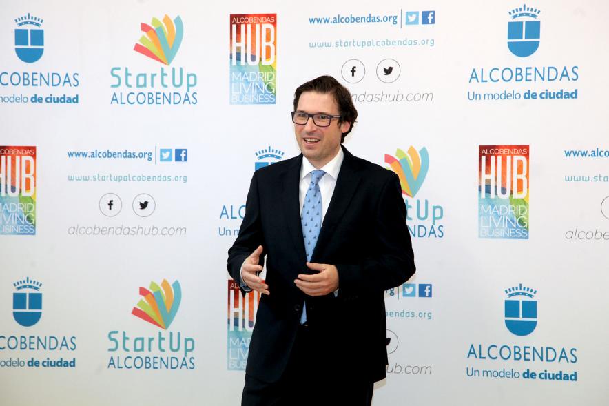 Entrega de Diplomas de Formación Empresarial - Imagen del concejal D. Agustín Martín.