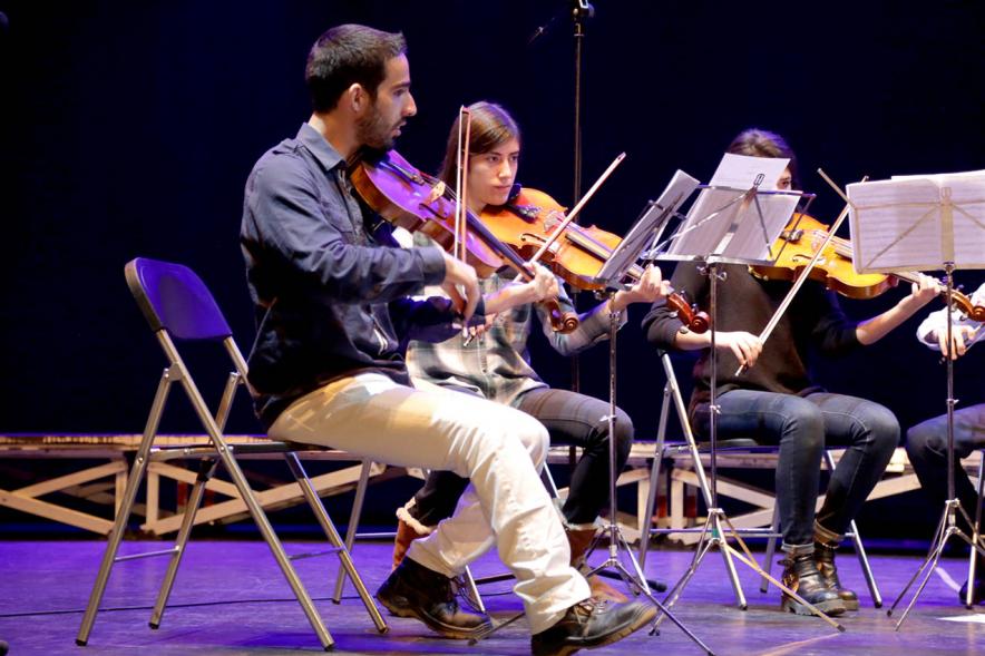Día Internacional de las Personas con Discapacidad y 20º Aniversario de ADIFA - Imagen de unos músicos en el escenario.