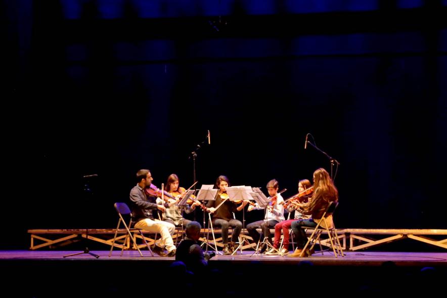 Día Internacional de las Personas con Discapacidad y 20º Aniversario de ADIFA - Imagen de unos músicos en el escenario.