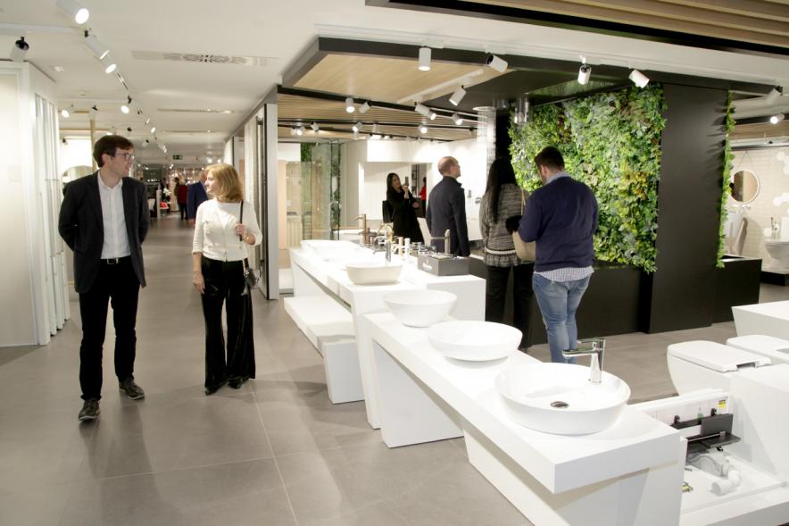 Inauguración Discesur Alcobendas - Imagen de un lineal de la empresa.