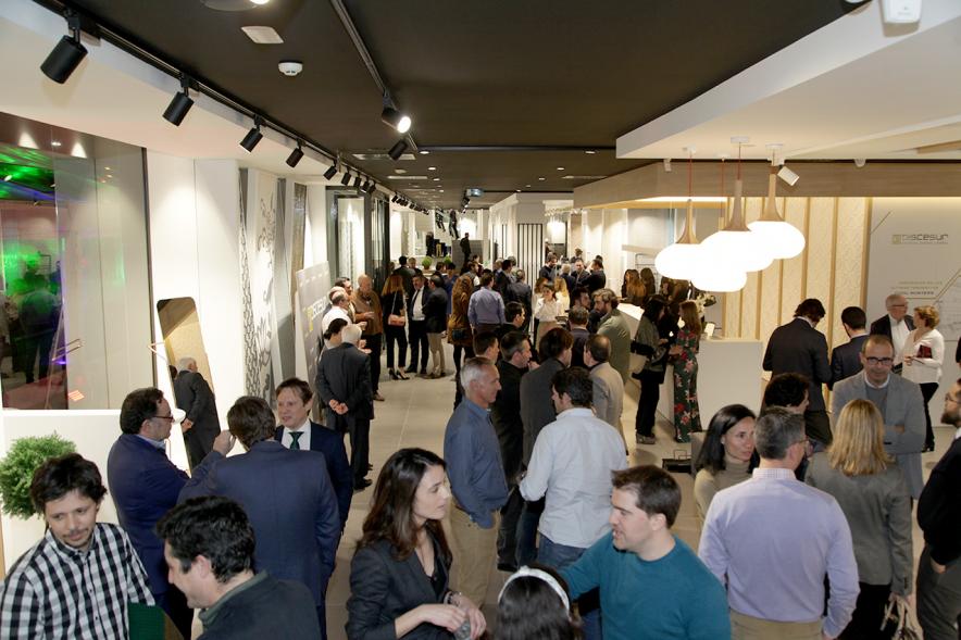 Inauguración Discesur Alcobendas -Imagen de un lineal de la empresa.
