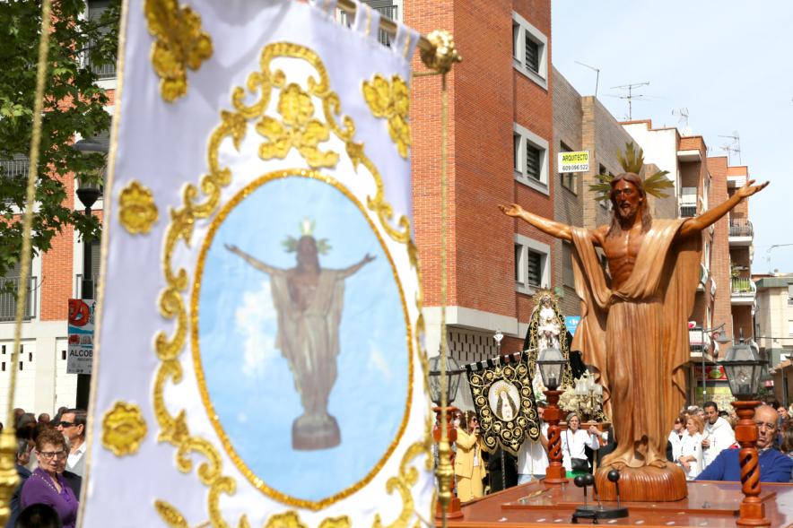 Semana Santa 2017 - Procesión de Domingo de Resurrección - Estandarte de la cofradia. 