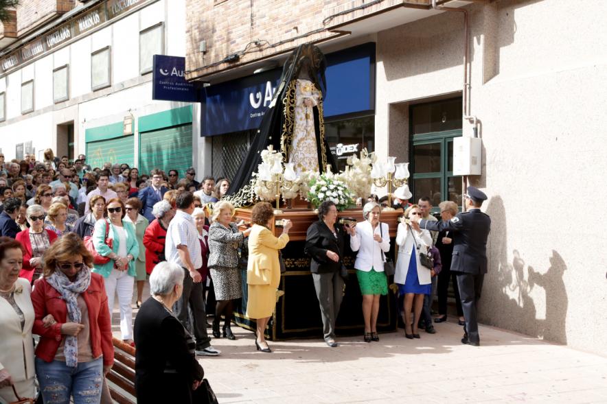Semana Santa 2017 - Procesión de Domingo de Resurrección - El paso de la Virgen a hombros..
