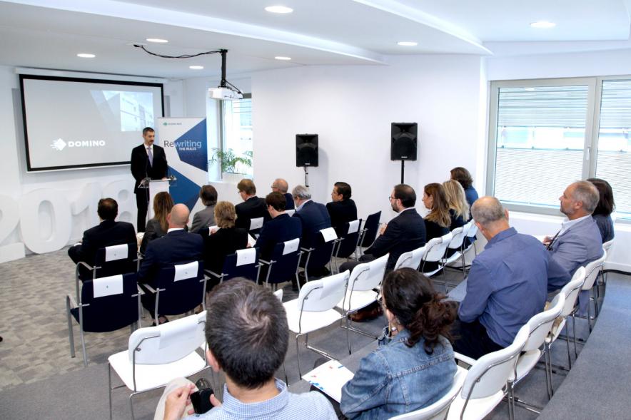 Inauguración Nueva Sede Domino - Imagen vista panorámica de la sal donde se celebra el acto.