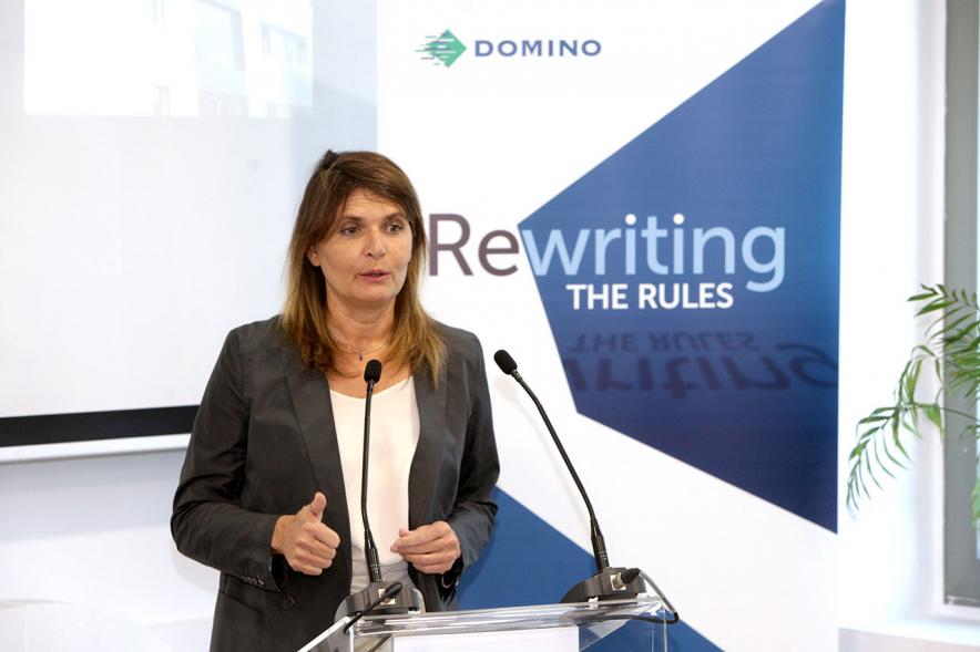 Inauguración Nueva Sede Domino - Imagen de una de las personalidades dirigiéndose al público asistente a la inauguración.