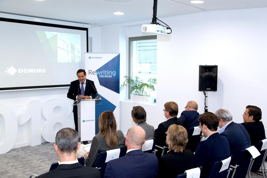 Inauguración Nueva Sede Domino - Imagen de una de las personalidades dirigiéndose al público asistente a la inauguración.