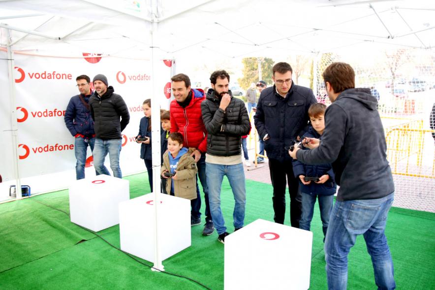 Autoridades, niños y participantes. Exhibición de Drones en Valdelasfuentes -2020Exhibición de Drones en Valdelasfuentes - 2020