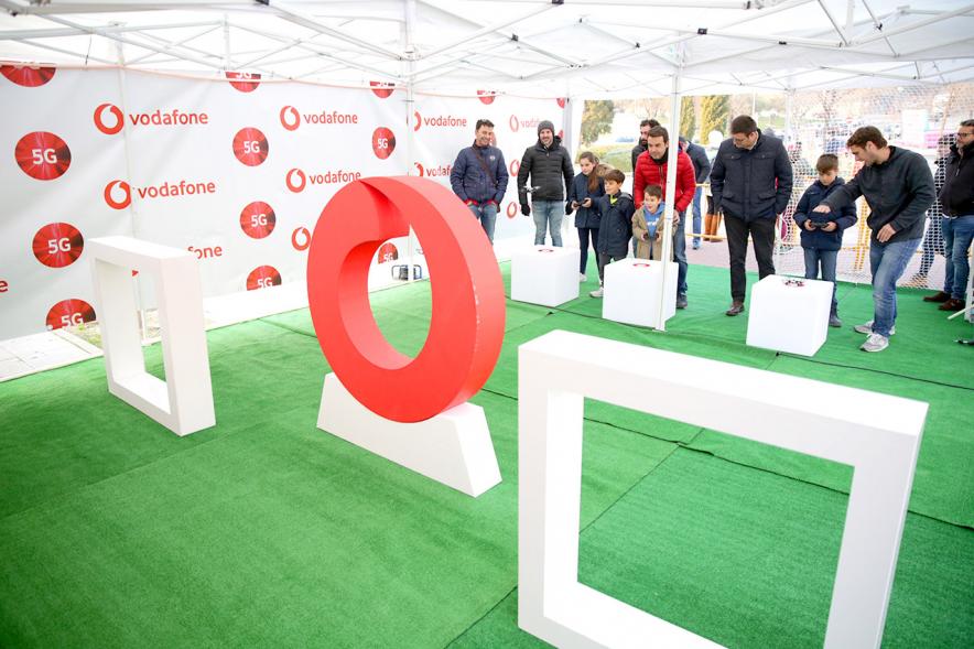  Autoridades, niños y participantes. Exhibición de Drones en Valdelasfuentes -2020Exhibición de Drones en Valdelasfuentes - 2020