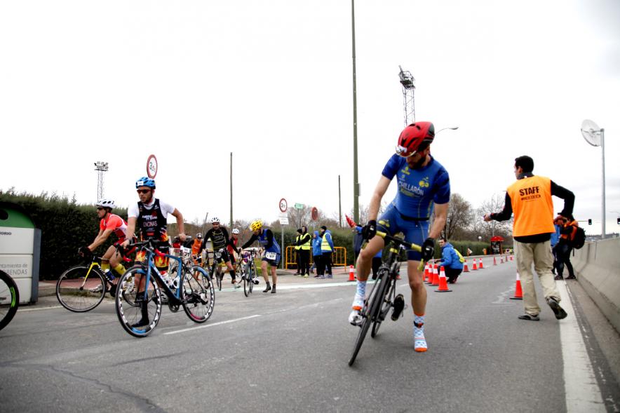 Duatlón Villa de Alcobendas 2017 - Imagen de ciclistas en un momento de la prueba.