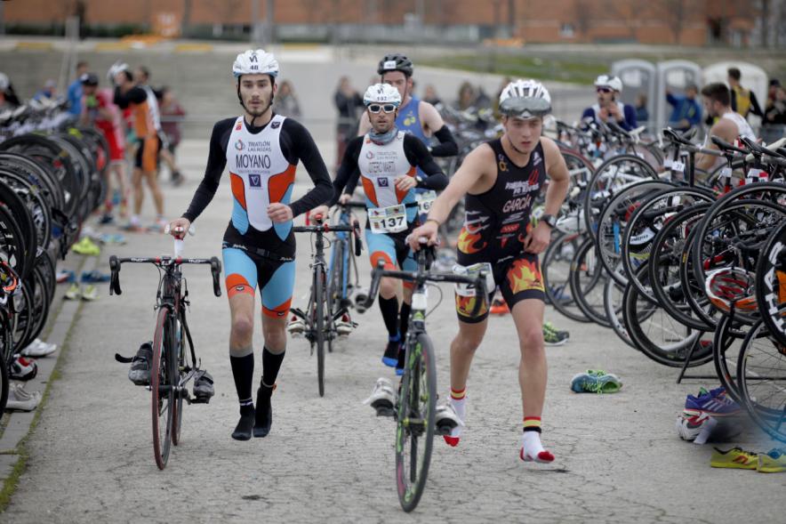 Duatlón Villa de Alcobendas 2017 - Imagen de ciclistas en un momento de la prueba.