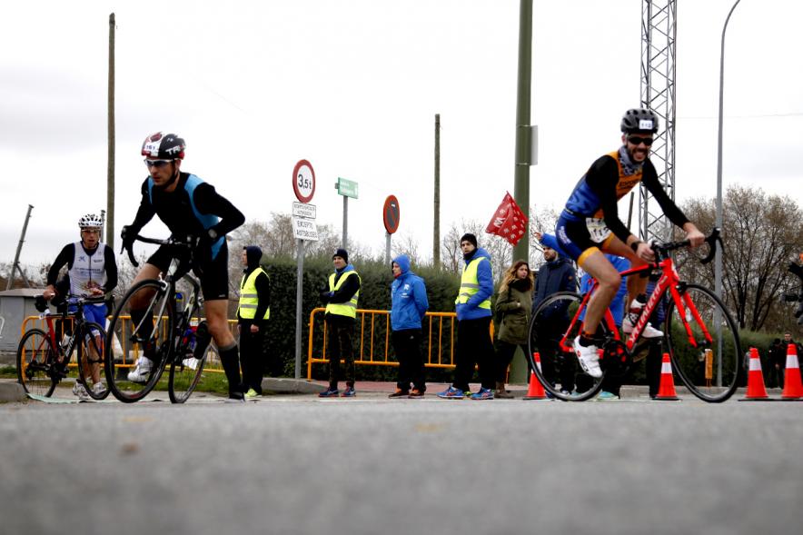 Duatlón Villa de Alcobendas 2017 - Imagen de ciclistas en un momento de la prueba.