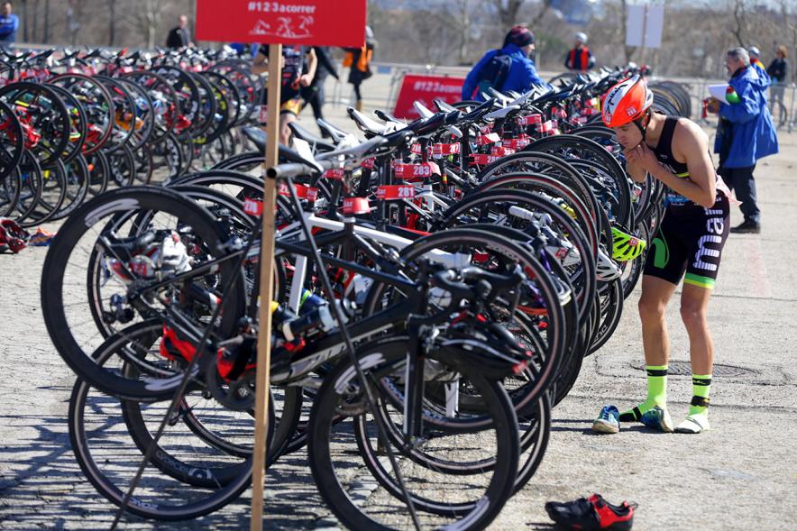 Duatlón Villa de Alcobendas 2018 - Imagen de la zona donde están todas las bicicletas de los participantes.