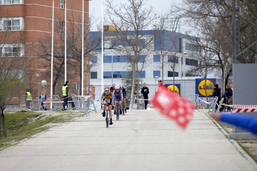 Duatlón Villa de Alcobendas 2017 - Imagen de unos ciclistas en un momento de la prueba.