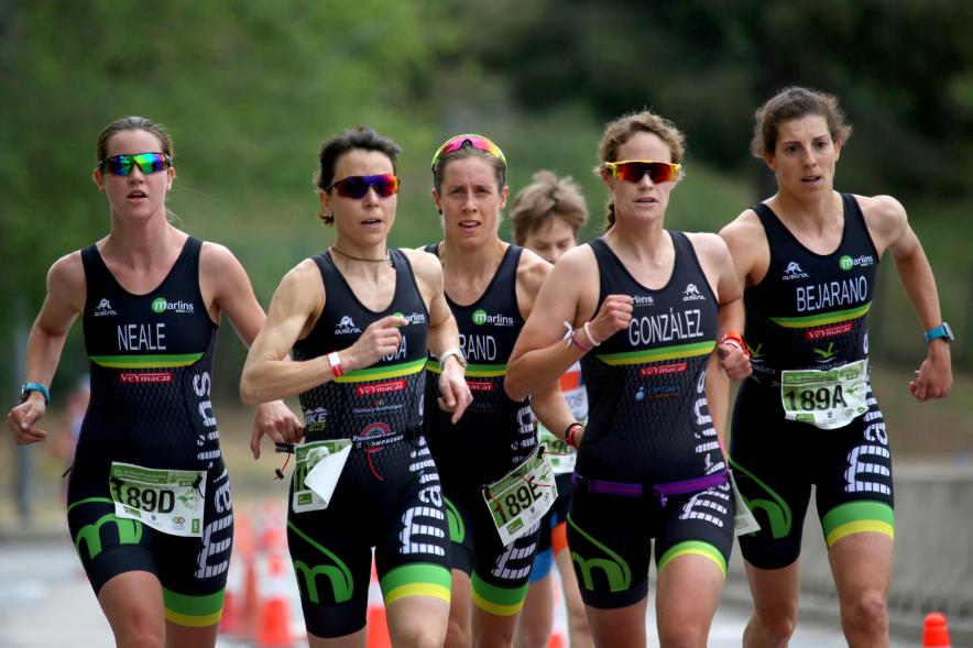 Campeonato de España de Duatlón - Imagen de un momento de la carrera de uno de los equipos femeninos que participa.