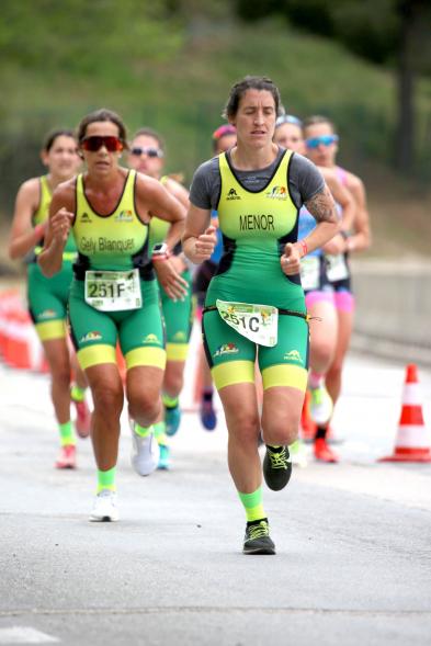 Campeonato de España de Duatlón - Imagen de un momento de la carrera de uno de los equipos femeninos que participa.