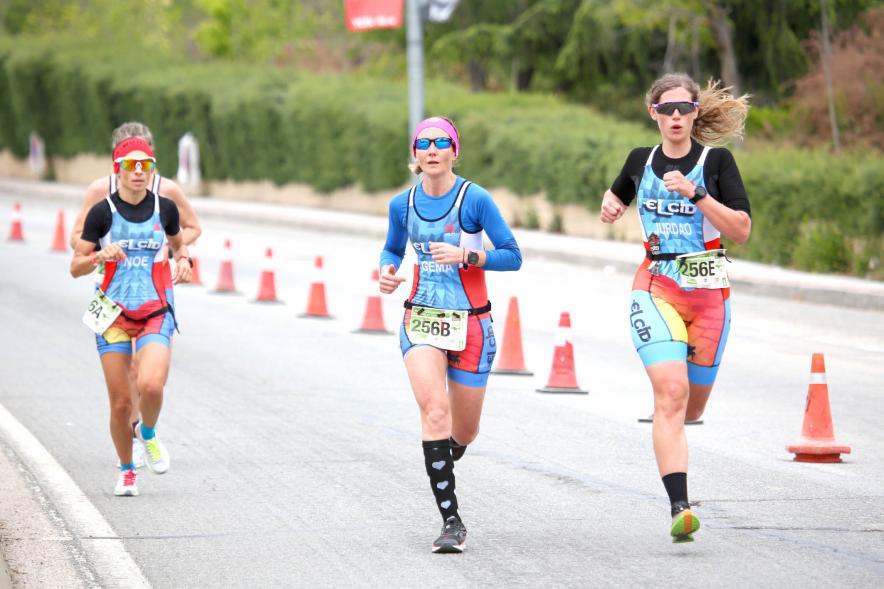 Campeonato de España de Duatlón - Imagen de un momento de la carrera de uno de los equipos femeninos que participa.