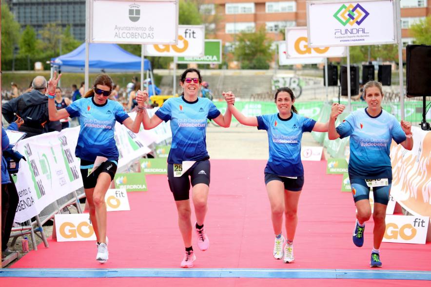 Campeonato de España de Duatlón - Imagen de un equipo femenino llegando a la meta.