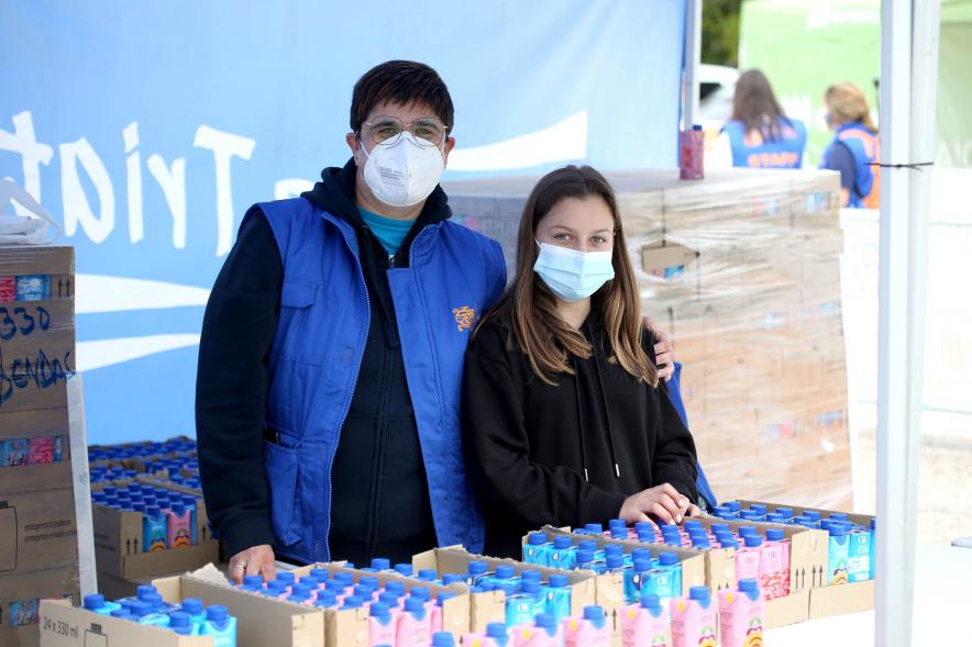 Campeonato de España de Duatlón - Imagen de unos voluntarios, en el puesto del agua. 