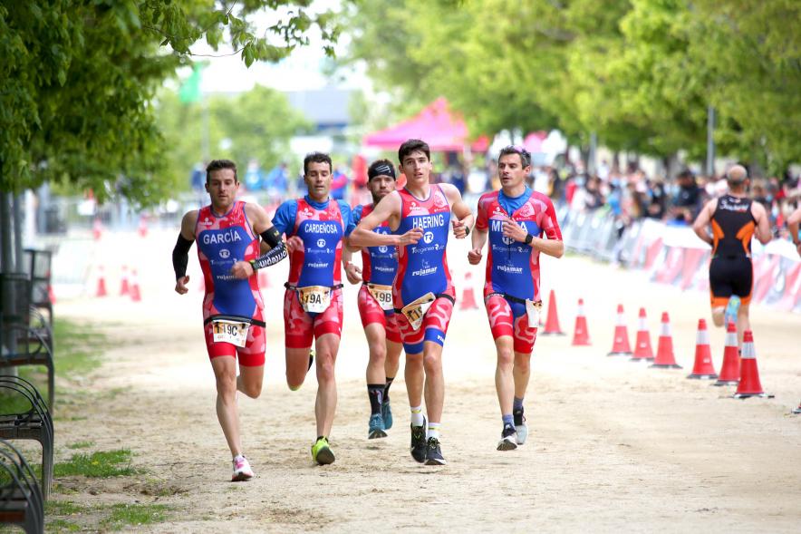 Campeonato de España de Duatlón - Imagen de un momento de la carrera de uno de los equipos masculinos que participa.
