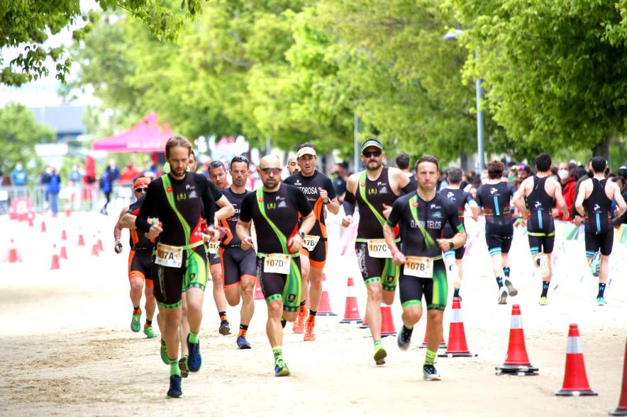 Campeonato de España de Duatlón - Imagen de un momento de la carrera de uno de los equipos masculinos que participa.