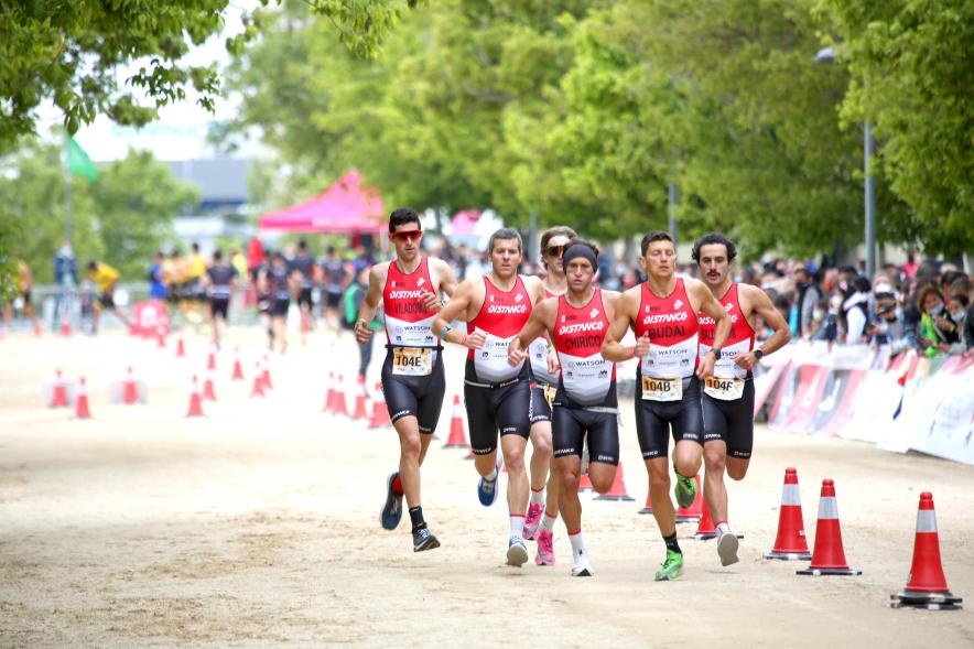 Campeonato de España de Duatlón - Imagen de un momento de la carrera de uno de los equipos masculinos que participa.
