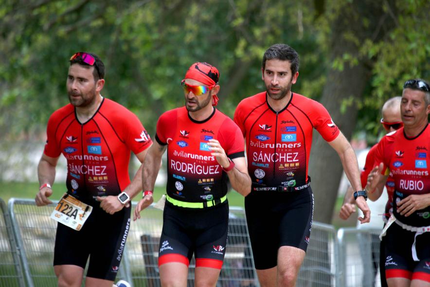 Campeonato de España de Duatlón - Imagen de un momento de la carrera de uno de los equipos masculinos que participa.