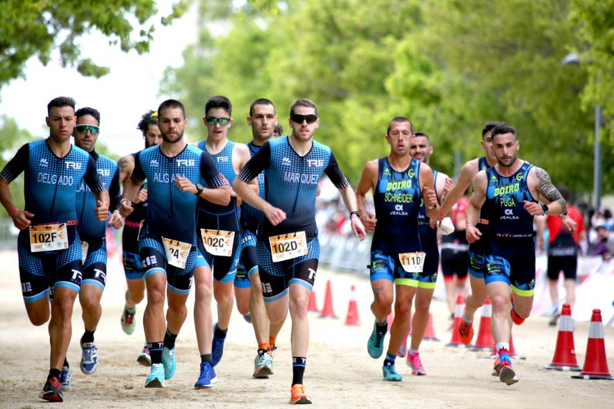 Campeonato de España de Duatlón - Imagen de un momento de la carrera de uno de los equipos masculinos que participa.