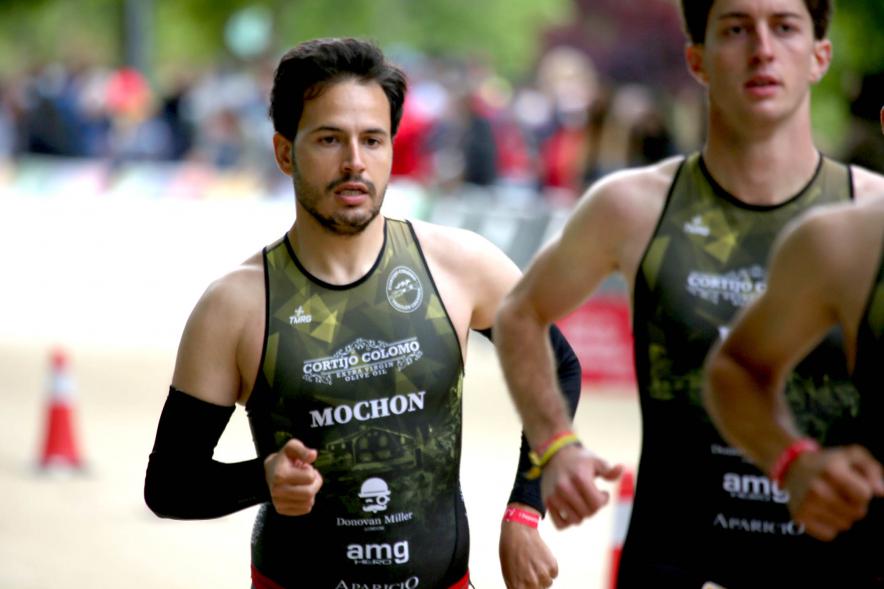 Campeonato de España de Duatlón - Imagen de un momento de la carrera de uno de los equipos masculinos que participa.