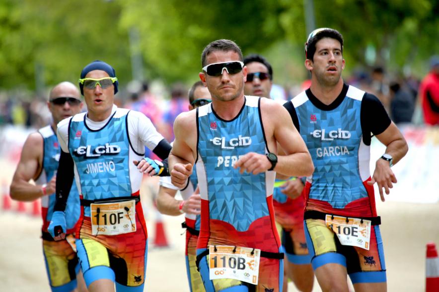 Campeonato de España de Duatlón - Imagen de un momento de la carrera de uno de los equipos masculinos que participa.
