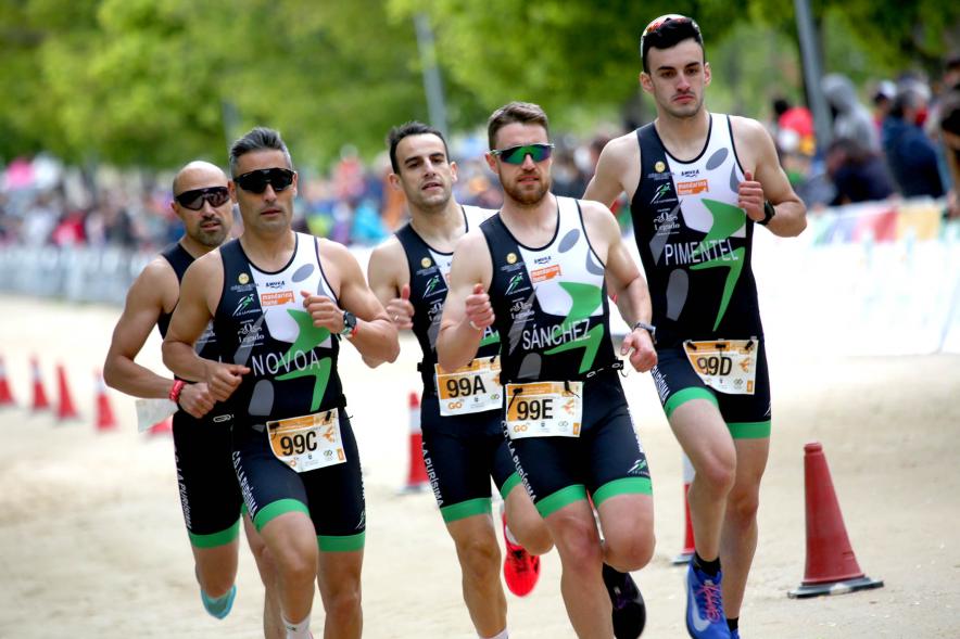 Campeonato de España de Duatlón - Imagen de un momento de la carrera de uno de los equipos masculinos que participa.