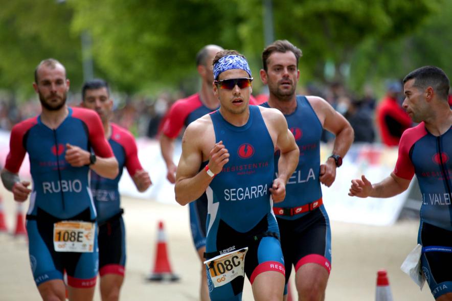 Campeonato de España de Duatlón - Imagen de un momento de la carrera de uno de los equipos masculinos que participa.