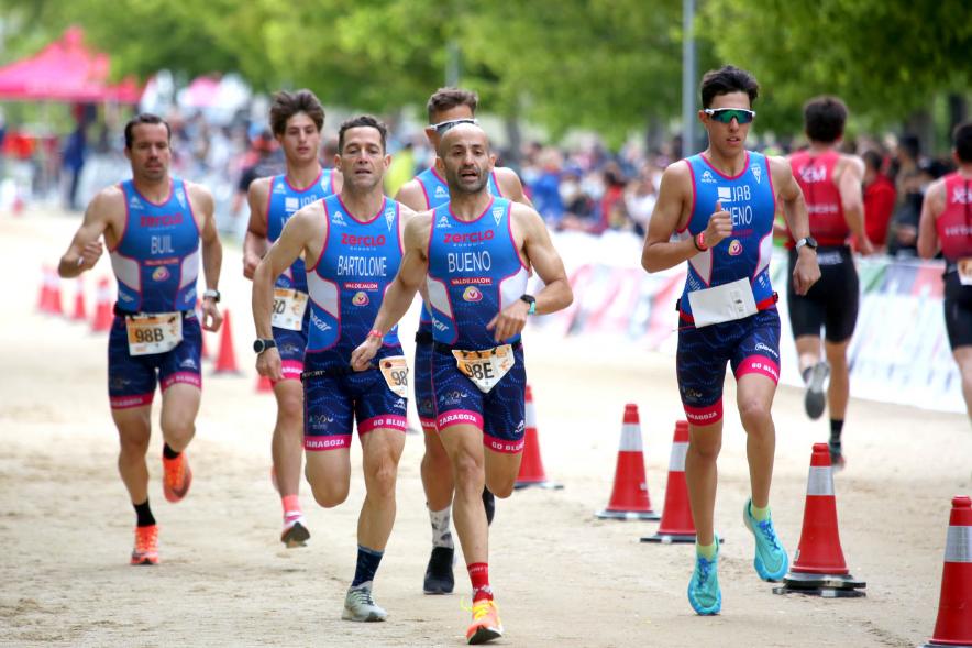 Campeonato de España de Duatlón - Imagen de un momento de la carrera de uno de los equipos masculinos que participa.
