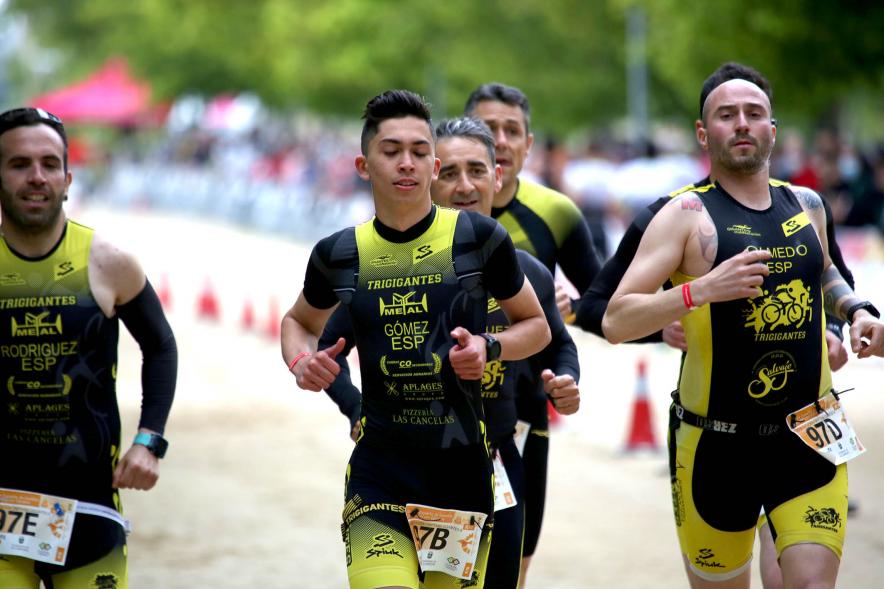 Campeonato de España de Duatlón - Imagen de un momento de la carrera de uno de los equipos masculinos que participa.