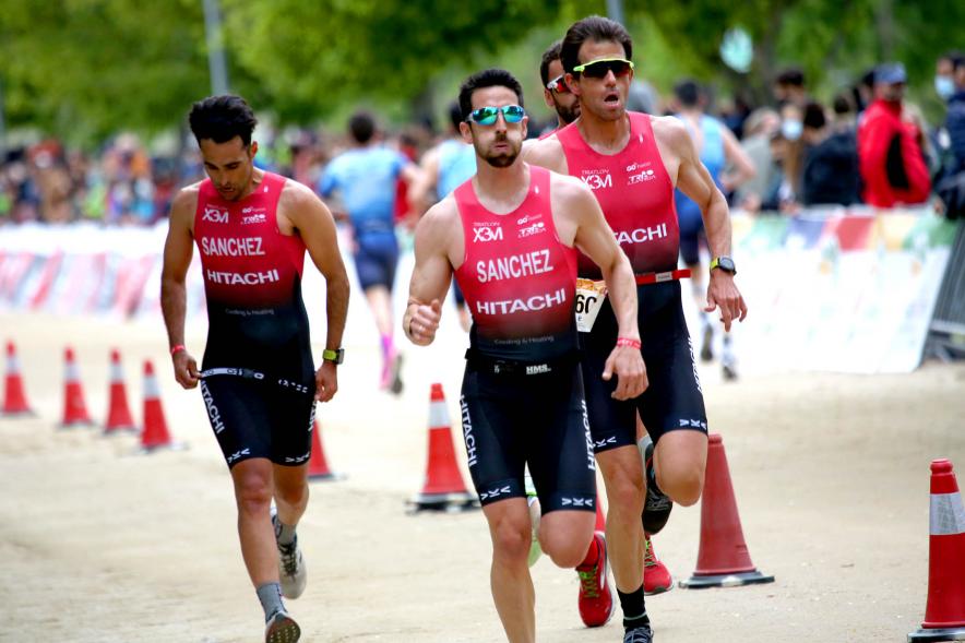Campeonato de España de Duatlón - Imagen de un momento de la carrera de uno de los equipos masculinos que participa.