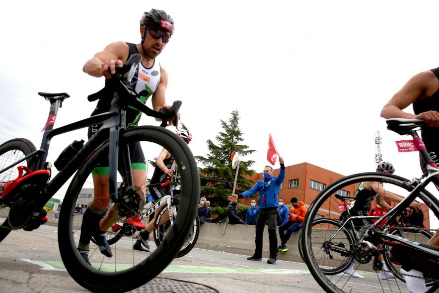 Campeonato de España de Duatlón - Imagen primer plano de una rueda de una de las bicicletas.