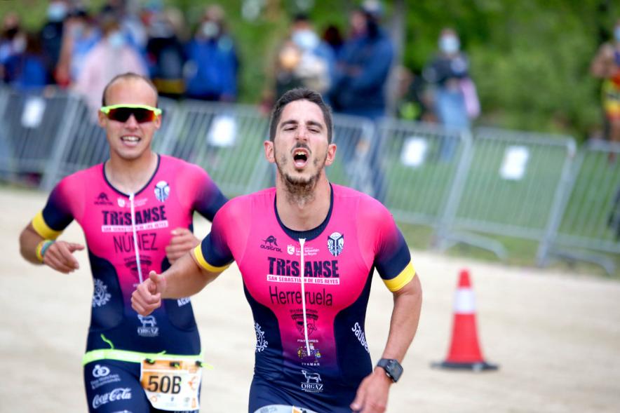 Campeonato de España de Duatlón - Imagen de un momento de la carrera de uno de los equipos masculinos que participa.