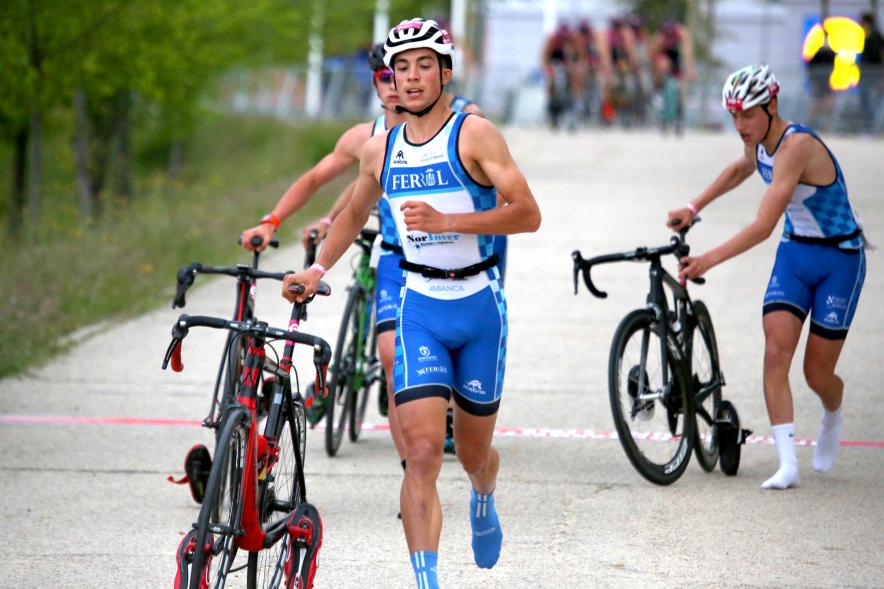 Campeonato de España de Duatlón - Imagen de un momento de la carrera en bicicleta de uno de los equipos masculinos que participa.