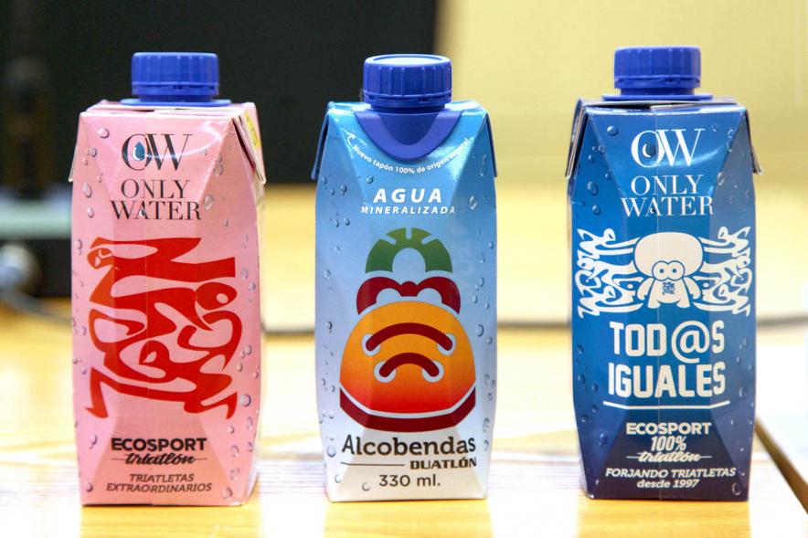 Cajas de agua con el logo del evento. Presentación Campeonato de España de Duatlón - 2020