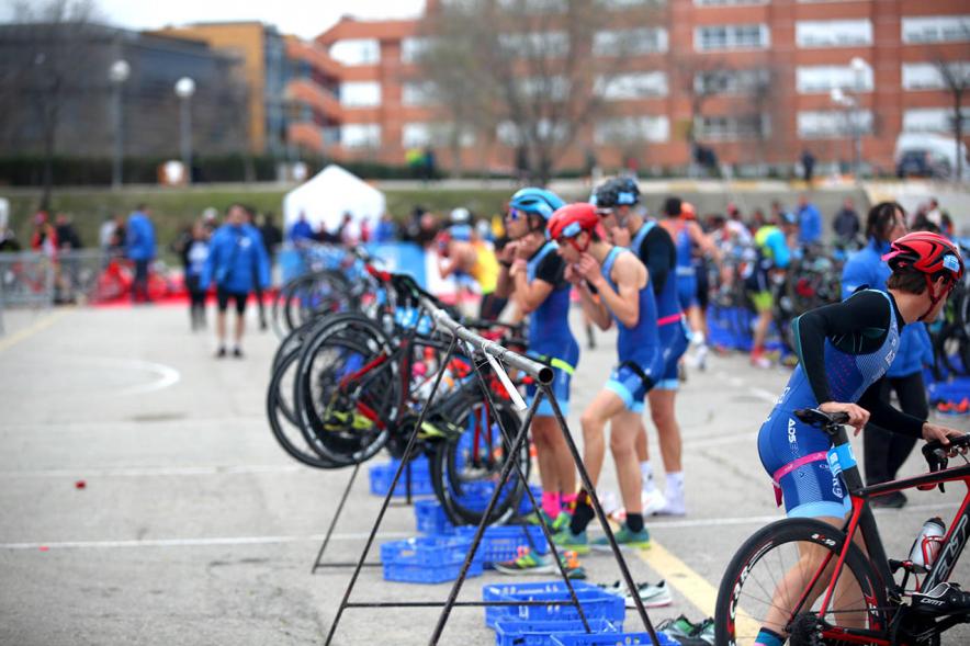 Campeonato de España de Duatlón -  Primer plano de las bicicletas sobre sus soportes.